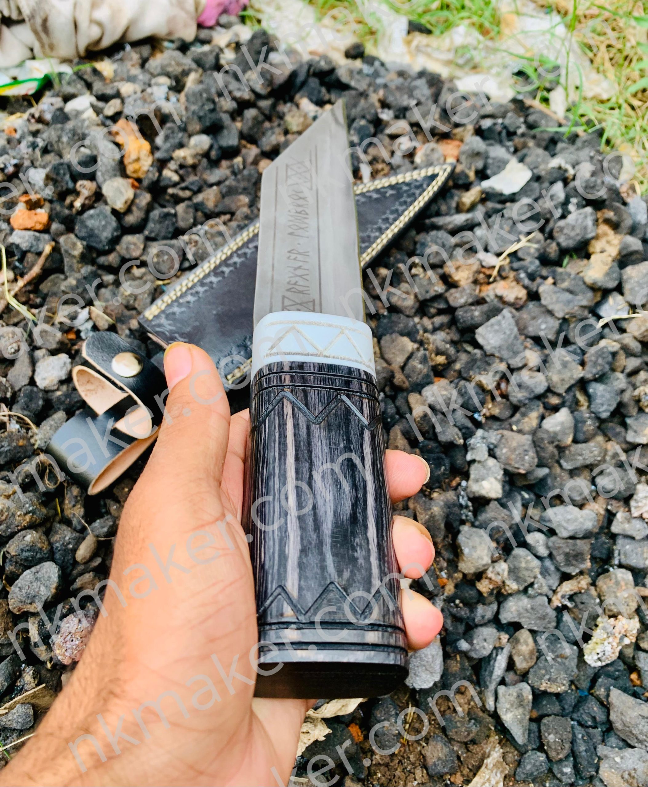 Custom Handcrafted Knives with Leather Sheaths!* ๐ฅ  For sale: A set of 2 stunning handcrafted knives with intricate designs on both the blades and leather sheaths. - Image 9