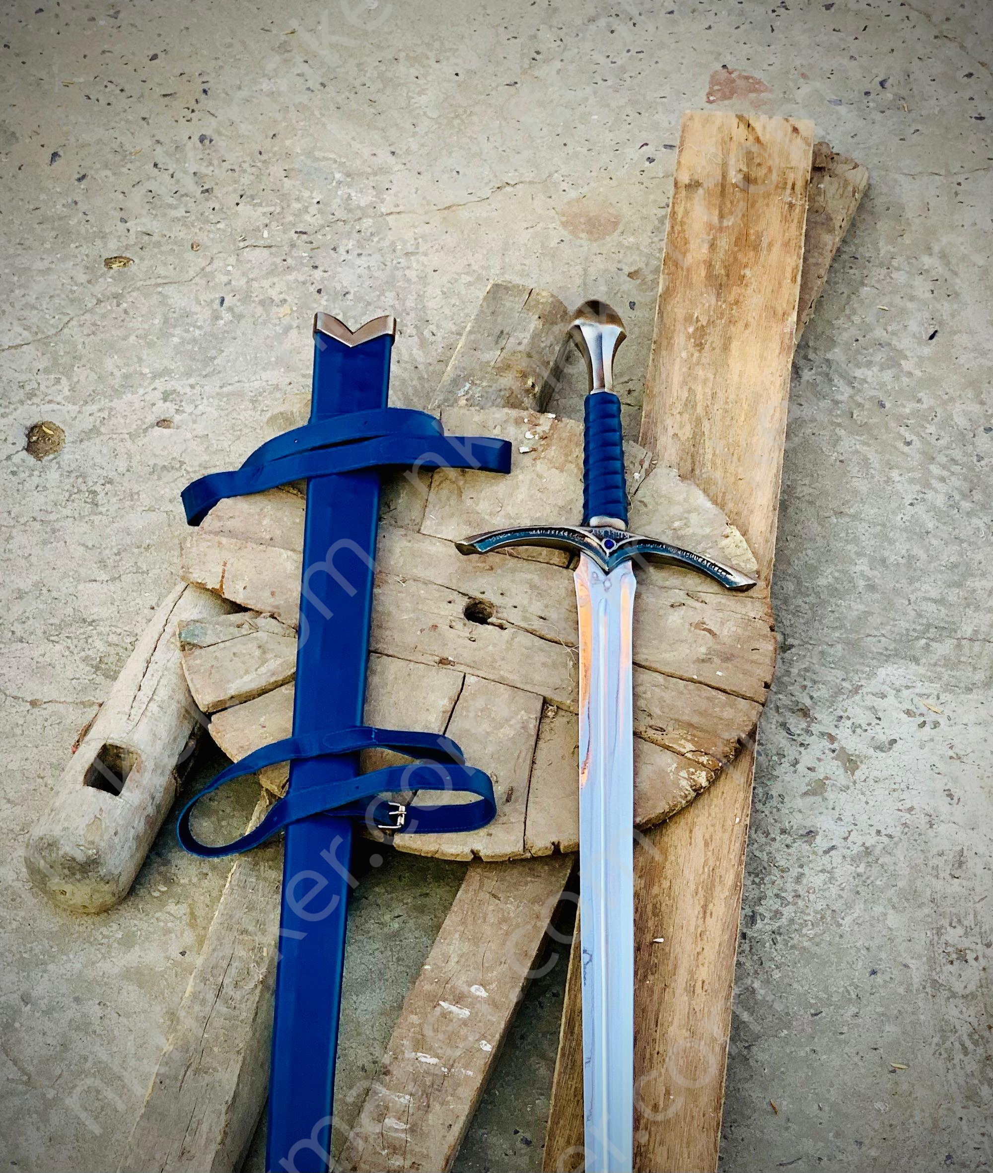 LOTR Glamdring Sword of Gandalf with Wall Plaque and Scabbard. More details PM? - Image 9